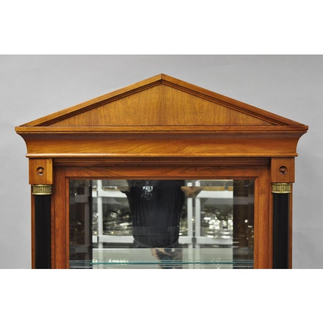 Ethan Allen Late 20th Century Ethan Allen Medallion Collection Cherry Wood Glass Curio Cabinet W Black Columns For Sale - Image 4 of 18