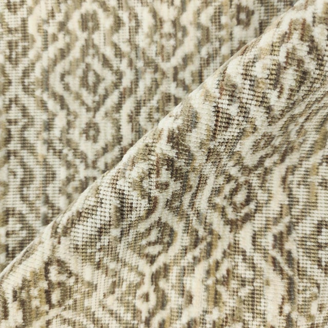 This listing is for a beautiful Thibaut Anastasia designer fabric. Manufacturer: Thibaut Anastasia Pattern: Velvet Style:...