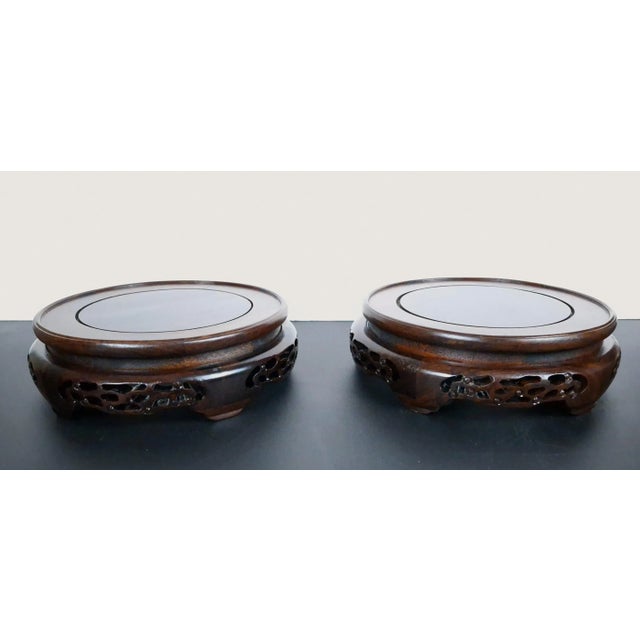 Pair of Chinese Porcelain Covered Ginger Jars For Sale - Image 12 of 12
