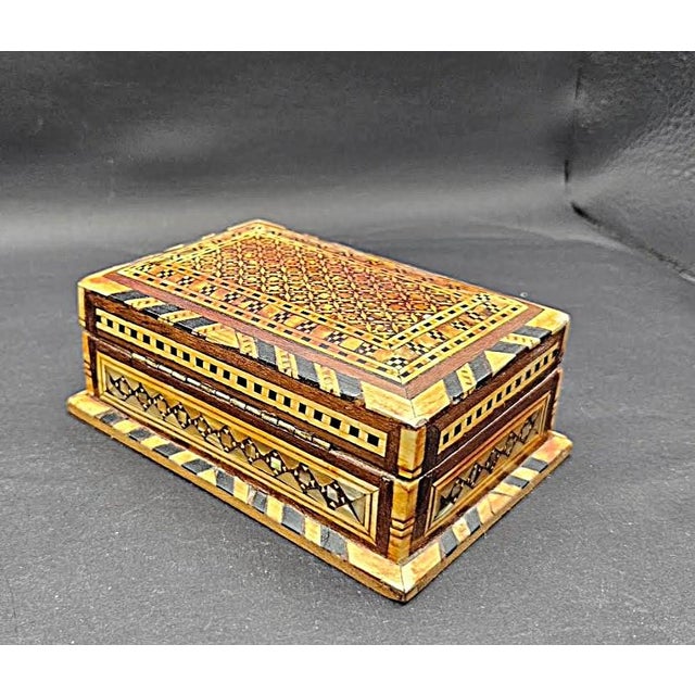 Moroccan Vintage 1980s Moroccan Marquetry Mother of Pearl Trinket Jewelry Table Box For Sale - Image 3 of 9