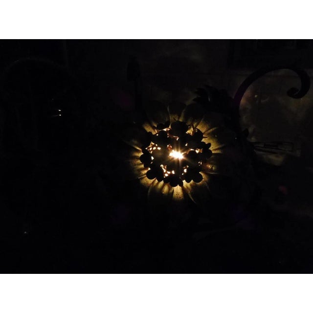 1960's Vintage Italian Hollywood Regency Tole Flowers Table For Sale - Image 4 of 7