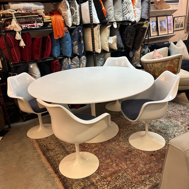 Eero Saarinen for Knoll 50th Anniversary Commemorative Limited Addition Round Tulip Table With 4 Chairs Signed With Commemorative Plaque For Sale - Image 11 of 12
