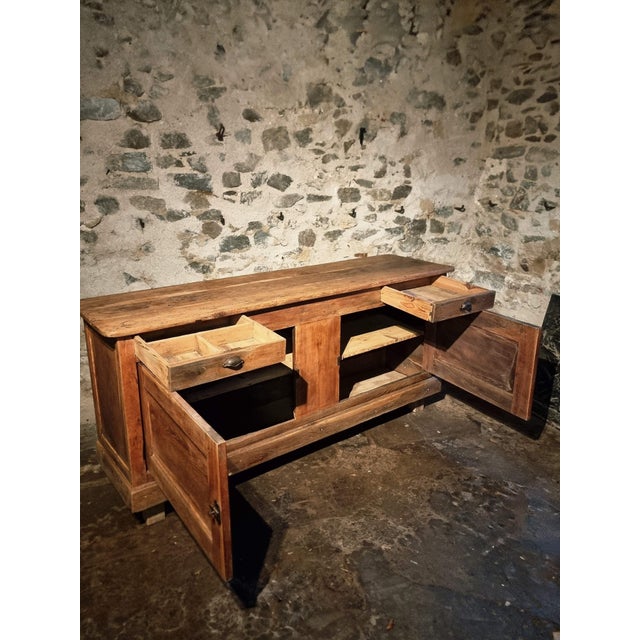 This impressive antique French oak counter dates from around 1870–1900 and originates from a traditional French fabric...