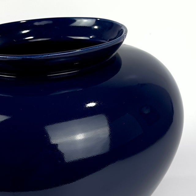 Extra Large Ink Blue Ceramic Vase by Haeger No. 4313. Made in Usa For Sale In Miami - Image 6 of 9
