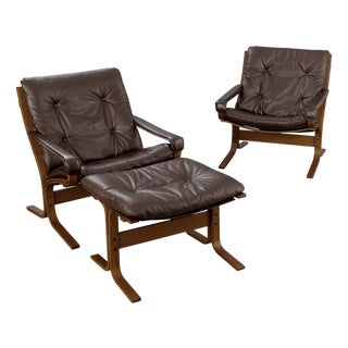 Vintage Siesta Chairs and Ottoman in Brown Leather and Plywood by Ingmar Relling for Westnofa, 1960s, Set of 3 For Sale