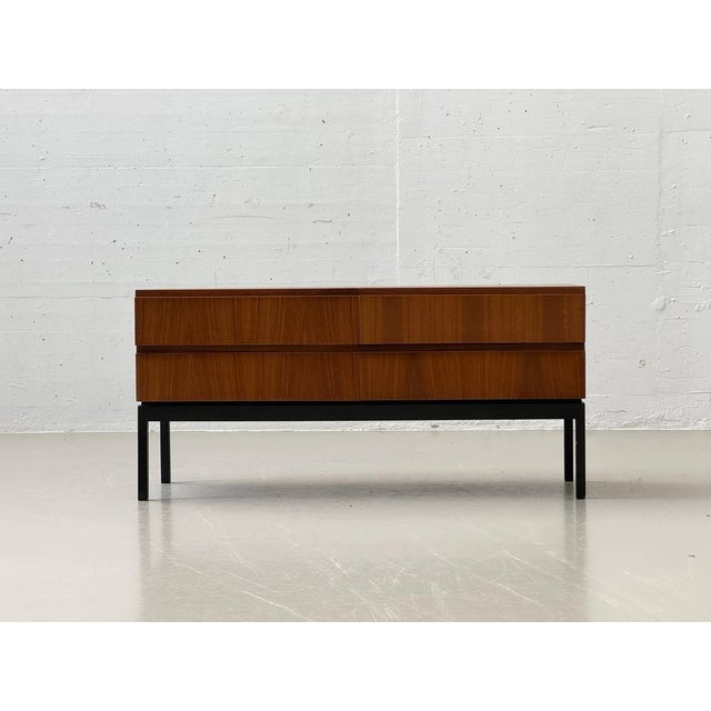 The body is finished in a warm, finely grained teak veneer, whose vibrant grain lends the front and top a calm, elegant...