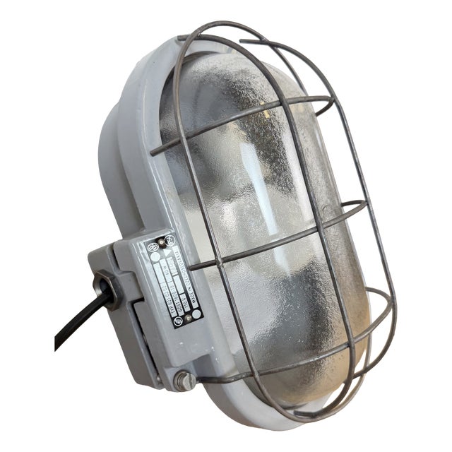 Vintage Industrial Cast Aluminium Wall Light from Elektrosvit, 1970s For Sale