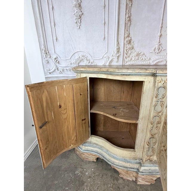 Neoclassical Italian Rococo Painted Serpentine Credenza With Floral Cartouches For Sale - Image 3 of 17