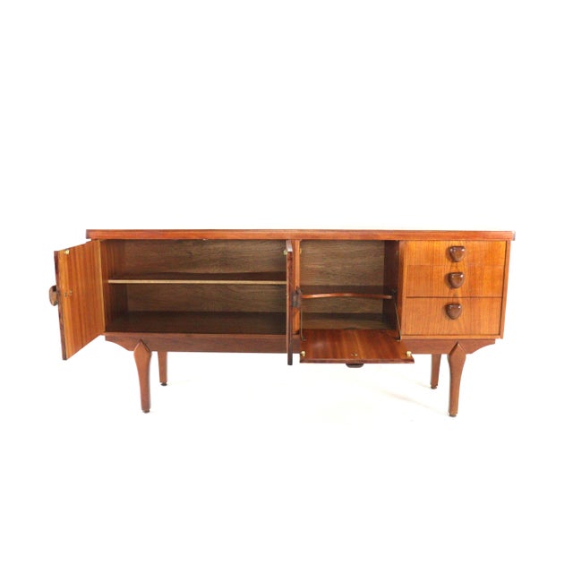 The "Oxspring" model from the English manufacturer Jentique is truly a beautiful sideboard! Designed with meticulous...