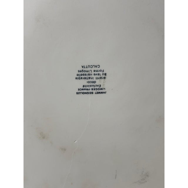 This dinner service combines the finesse and quality of Limoges porcelain with a timeless design, both classic and...