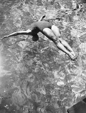 Betty Slade Dives' Contemporary Archival Black and White Photograph Print From the Original Negative by Getty - 16x12