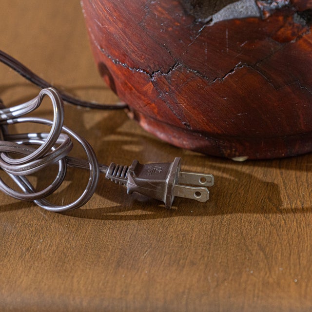 1960s Mid-Century Modern Signed Studio Redwood Burl Lamp – Circled 'Ac' Monogram For Sale - Image 11 of 11