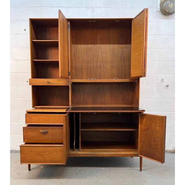 Mid 20th Century Barney Flagg for Drexel Parallel Mid-Century Walnut and Cane Credenza and Hutch For Sale - Image 9 of 14