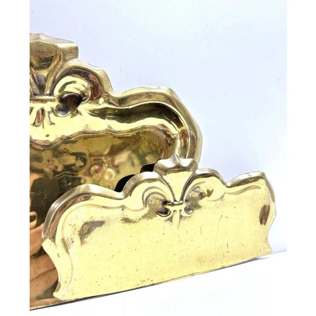 Gold Vintage Brass Table Crumber Set – Fleur-De-Lis Decorative Crumb Catcher & Dustpan For Sale - Image 8 of 11