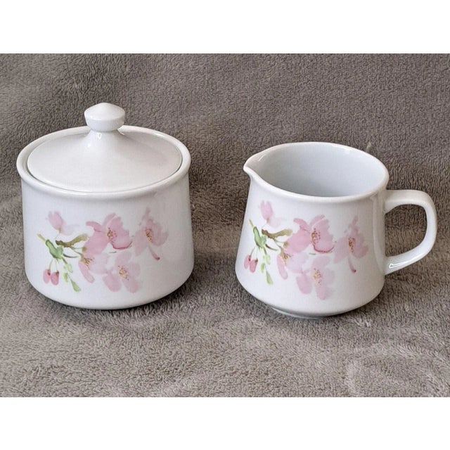 1970s Liette International Pink Dogwood Blossoms Ceramic Creamer & Sugar Bowl Set- 2 Pieces For Sale - Image 10 of 10