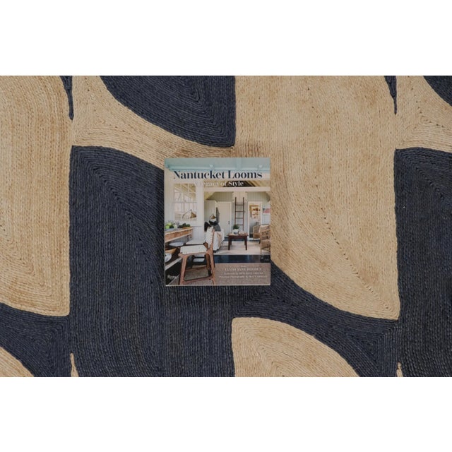 Contemporary Interlocking Wave Grid Rug in Navy & Beige by Rug & Kilim, India For Sale - Image 10 of 10