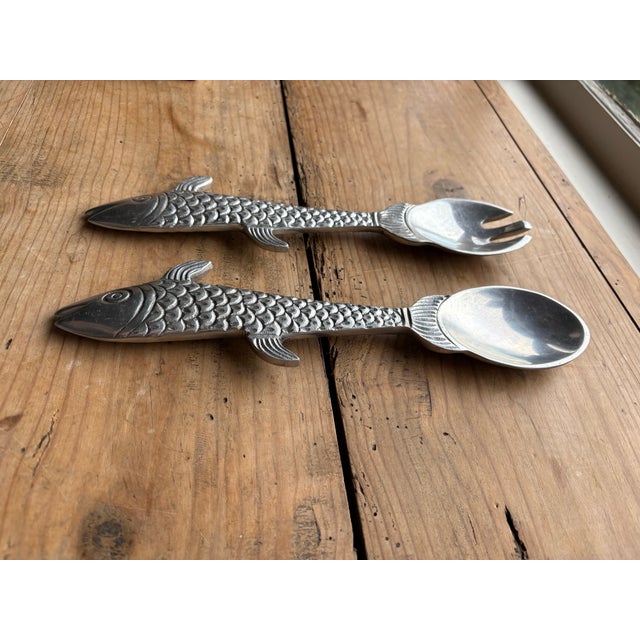 Vintage Fish-Shaped Salad Servers | Nautical Metal Serving Set For Sale - Image 4 of 10