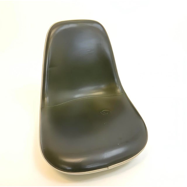 Tandem Bench in Fiberglas with Naugahyde Leather Seat by Charles & Ray Eames for Herman Miller, 1960s For Sale - Image 9 of 18