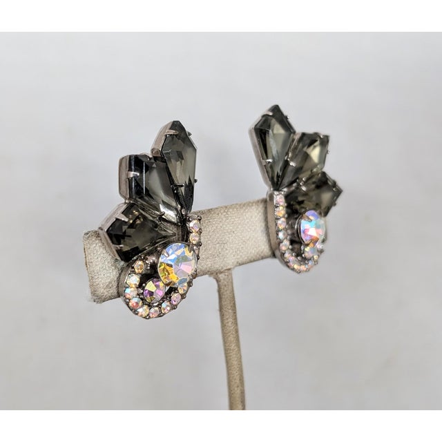 1960s rhodium plated prong set keystone faux-black diamond frosted on the flat section with round aurora borealis accents...