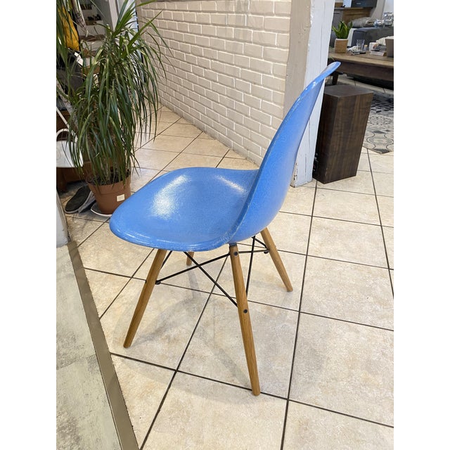 DSW Chair in Turquoise Blue Fiberglass and Oak by Charles and Ray Eames for Herman Miller, 1950s For Sale - Image 11 of 12