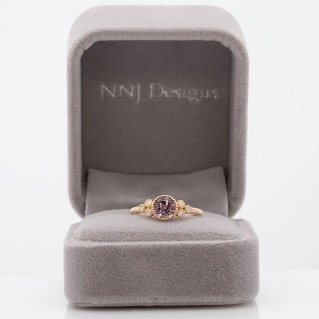 Modern Purple Spinel Ring With Earth-Mined Diamond Accents: Solid 14k Gold, Size 6.75 For Sale - Image 3 of 9
