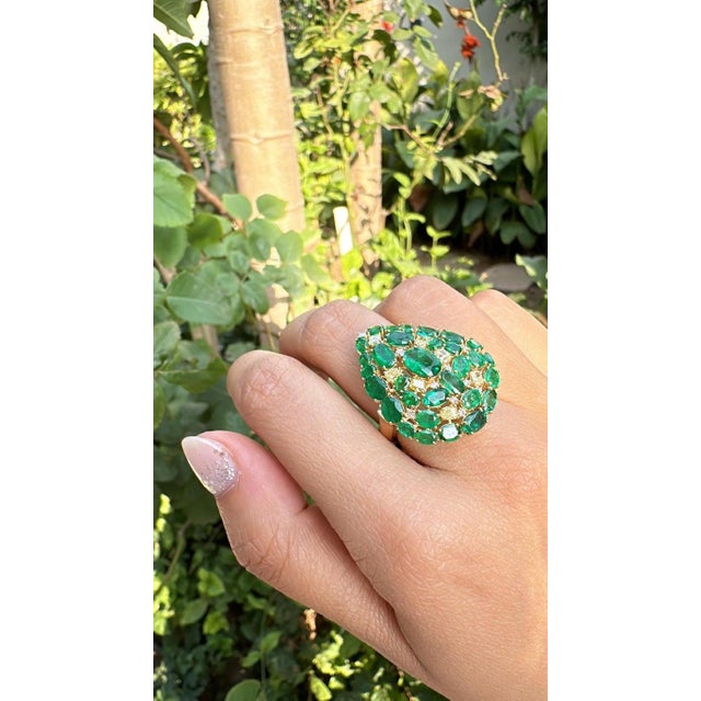 2020s Set in 18k Gold, 6.11 Carats, Zambian Emerald & Yellow Diamonds Cocktail Ring, Size 6.5 For Sale - Image 5 of 10