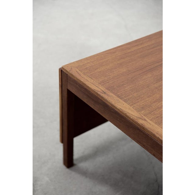 This extendable coffee table was designed by Børge Mogensen for the Danish manufacture Fredericia Stolefabrik during the...