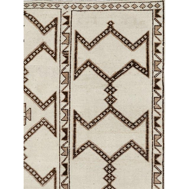 Rustic Galerie Shabab Collection Mid-20th Century Turkish Anatolian Room Size Carpet For Sale - Image 3 of 10