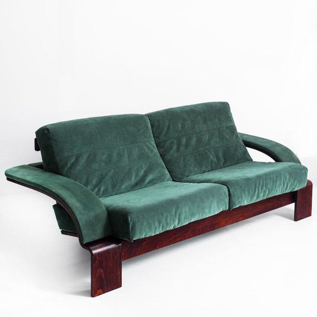 Sofa designed by Åke Fribytter for Nelo Möbel, marketed and distributed in France by Roche Bobois. The upholstery is fully...