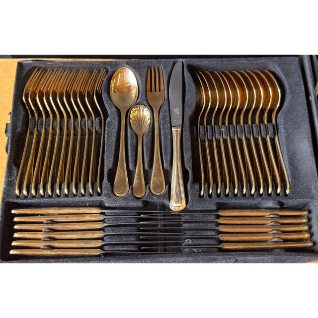 Bestecke Solingen is one of Germany's respected cutlery manufacturers, and this gold plated stainless flatware set in the...