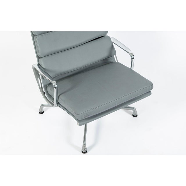 Eames Soft Pad Recliner With Ottoman for Herman Miller, Gray Leather Aluminum Group For Sale - Image 13 of 18