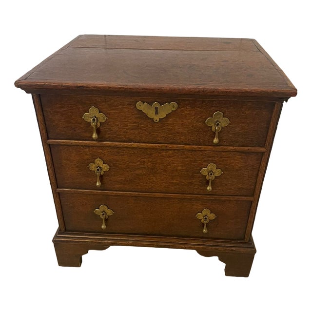 Antique Queen Anne Oak Chest of Drawers, 1710 For Sale