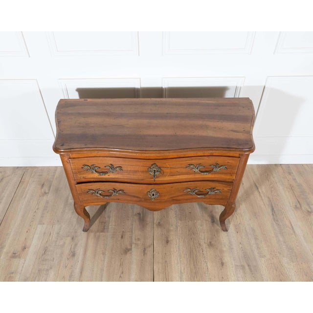 French 18th Century Louis XV Walnut Commode with Serpentine Front and Bronze Hardware For Sale - Image 3 of 10
