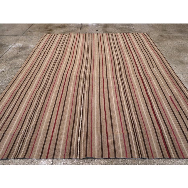 Rustic Galerie Shabab Collection Mid-20th Century Handmade Turkish Flatweave Kilim Room Size Carpet For Sale - Image 3 of 9