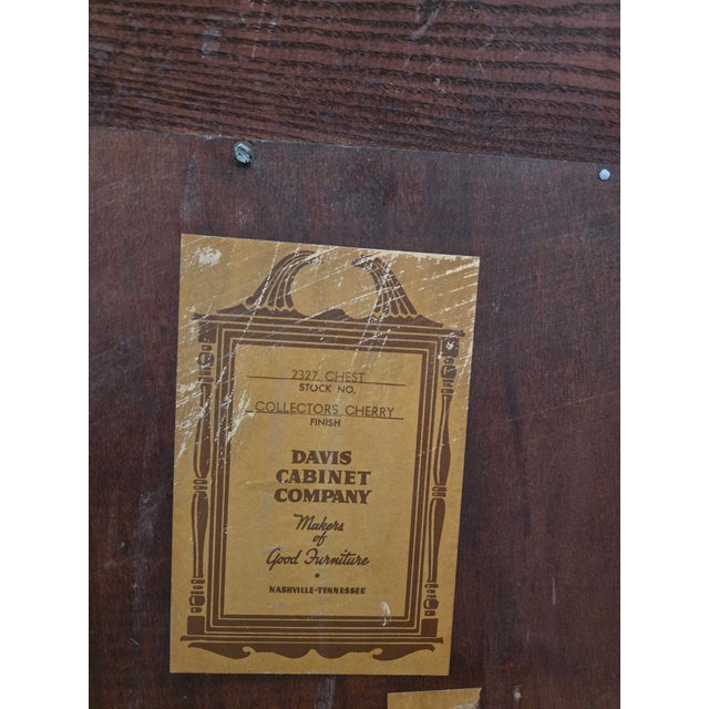 Davis Cabinet Company 1950s Davis Cabinet Lillian Russell Dresser With Mirror and 2 Jewelry Boxes For Sale - Image 4 of 5