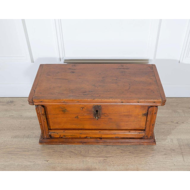 Brown 18th-Century Tuscan Fir Travel Box For Sale - Image 8 of 11