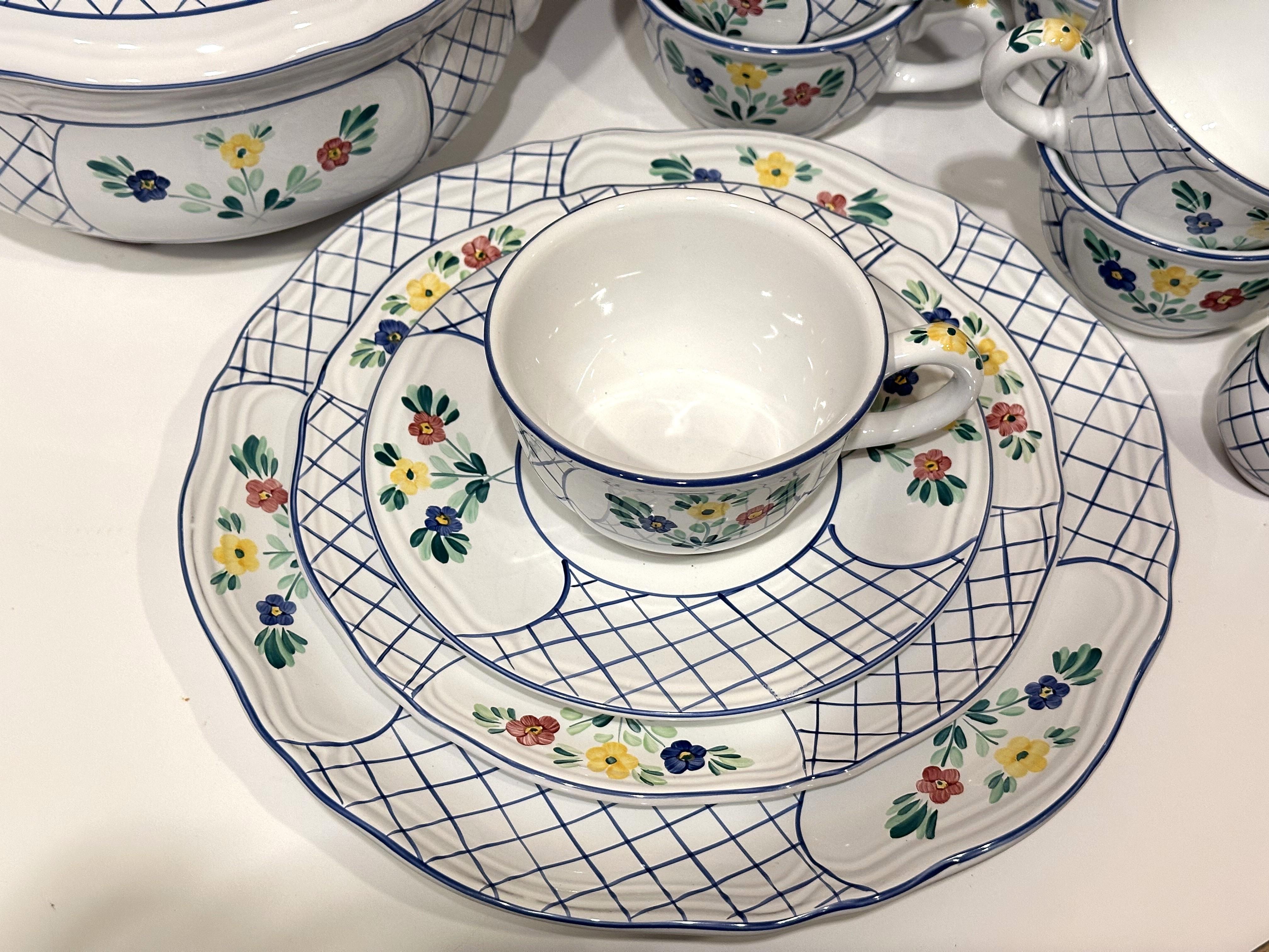 食器セット　HANDPAINTED Herend 1990s Herend Village Pottery Dinnerware Set for 8 – Lattice Hill