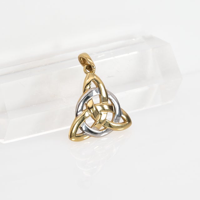 Triquetra Estate Pendant in Solid 14k Gold - Timeless Fine Jewelry For Sale - Image 4 of 6