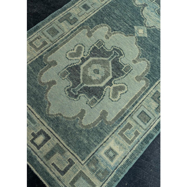 Early 21st Century Turkish Oushak Rug 2'10" x 8'5" #19214 For Sale - Image 5 of 8