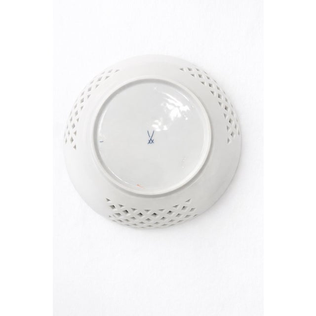 Reticulated Porcelain Centerpiece Plate with Floral Decoration from Meissen Porcelain, 1970s For Sale - Image 3 of 11