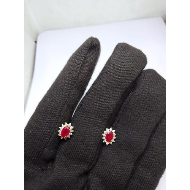 Modern Natural Ruby 1.30cts & Diamond 0.32cts Earring in 18k Yellow Gold For Sale - Image 3 of 8