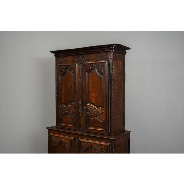 Baroque Buffet Cupboard in Walnut, 18th Century For Sale - Image 15 of 18