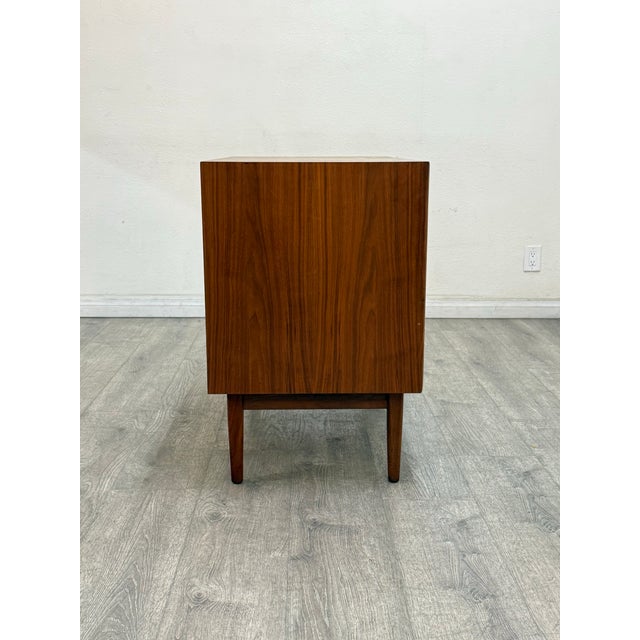 Mid Century Modern Chest of Drawers For Sale - Image 10 of 11