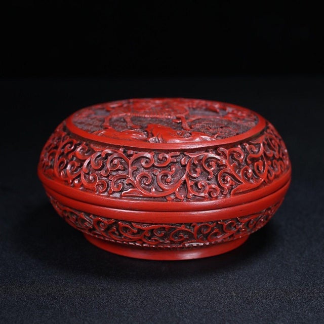 1970s Vintage Chinese Carved Cinnabar Lacquer Round Box With Figural Scene For Sale - Image 5 of 10