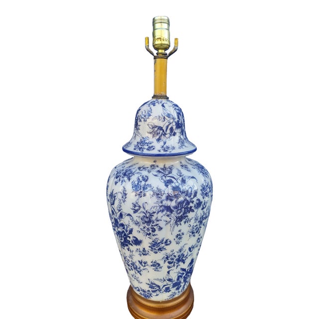 Vintage Chinoiserie Blue White Floral Ginger Jar Ceramic Table Lamp For Sale