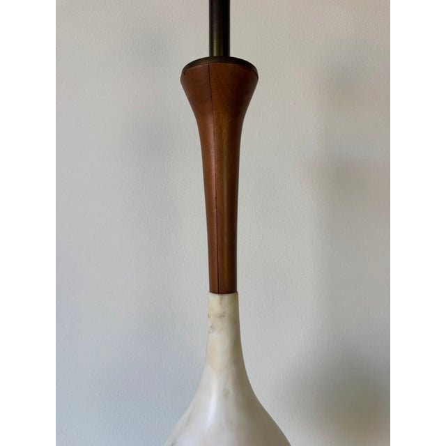 Wood 1960’s Italian Mid-Century Modern Walnut and White Marble Table Lamp With Brass Base For Sale - Image 7 of 12
