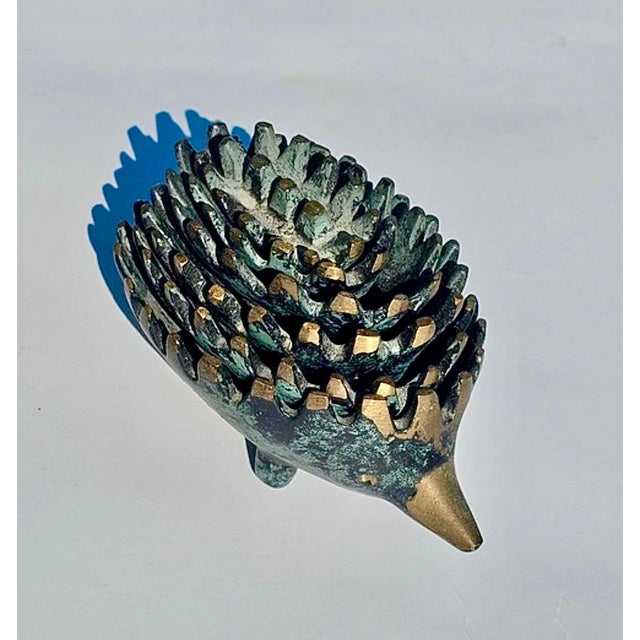 Mid-Century Modern Stackable Hedgehog Ashtrays in Patinated Brass by Walter Bosse for Silex, Austria / France, 1950s, Set of 6 For Sale - Image 3 of 7