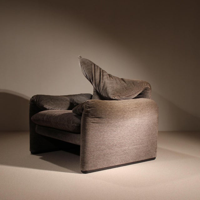 Beige Set of Maralunga Lounge Chair and Ottoman by Vico Magistretti for Cassina, Italy, 1973 For Sale - Image 8 of 18