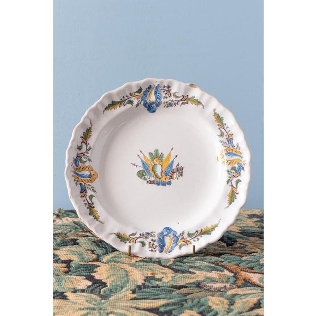 Rococo Rococo Faience Flag Plates from Moustiers, 1750s, Set of 2 For Sale - Image 3 of 11