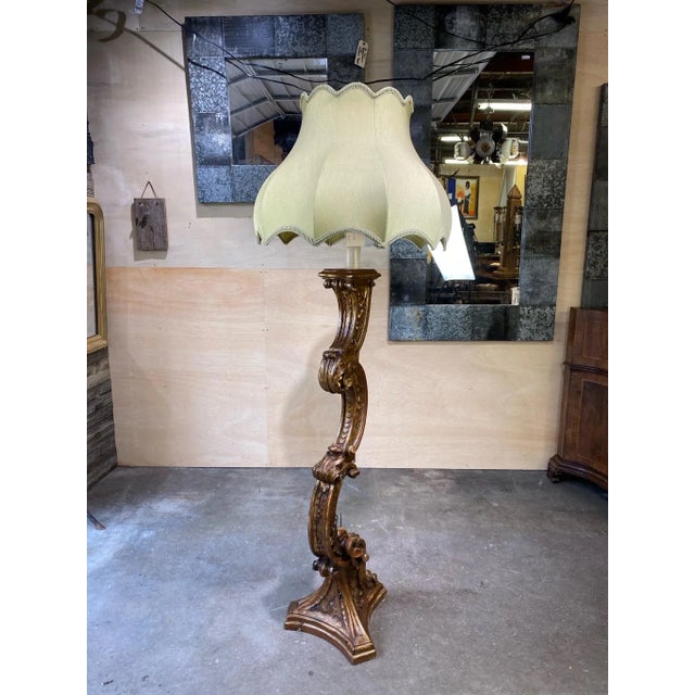 1960s Italian Resin Light Fixture – Gold Gilt Finish Unveil the elegance of our beautiful light fixture, a late 1960s...